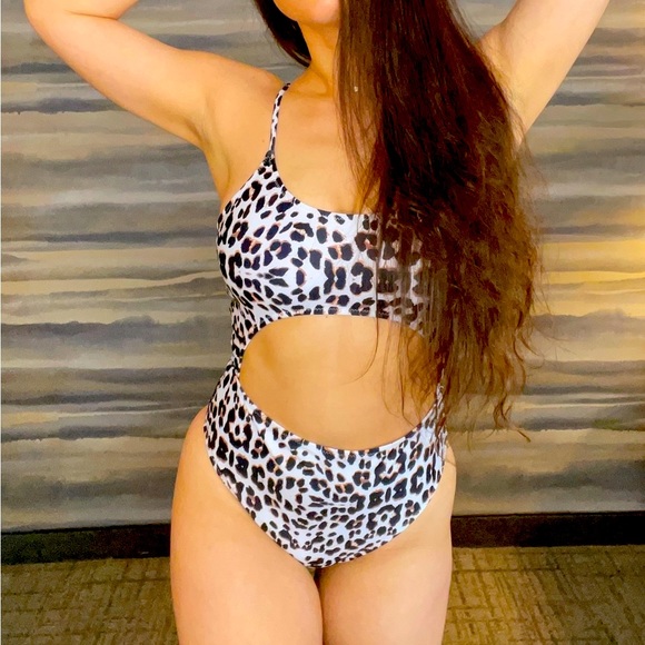 Cute Hot Pink Swimsuit ๐ Flattering ๐ Barbiecore ๐ - Picture 8 of 10